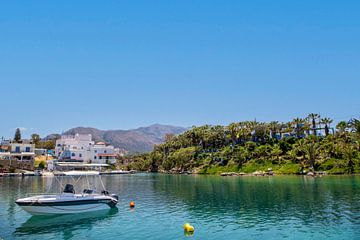 Pittoreske baai van Sisi in Kreta, Griekenland van Chantalla Photography