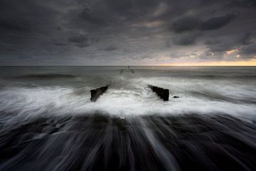 Breakwater in the tide by Thom Brouwer