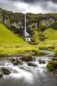 Waterval in een riviertje in IJsland met lange belichting van Sjoerd van der Wal Fotografie
