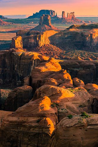 Sonnenaufgang Hunts Mesa, Monument Valley von Henk Meijer Photography