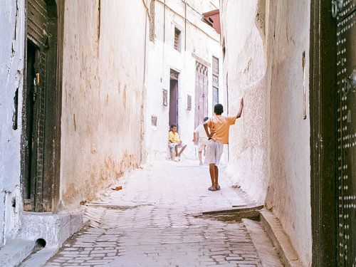 Spelende kinderen op de straten van Fez | Marokko |