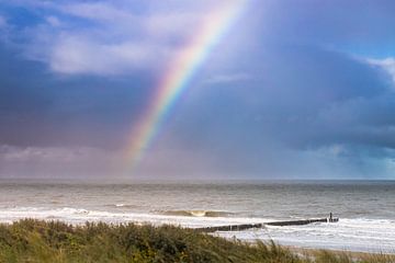 Regenboog boven de Noordzee bij Domburg van Danny Bastiaanse
