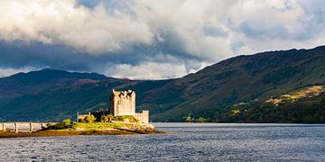 Eilean Donan Castle in de Hooglanden van Schotland van Werner Dieterich