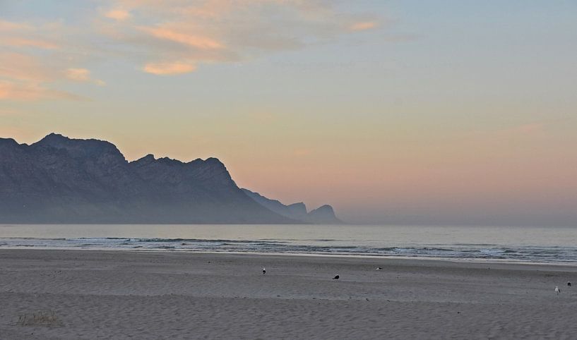 Lever de soleil sur les Overbergen et False Bay par Werner Lehmann
