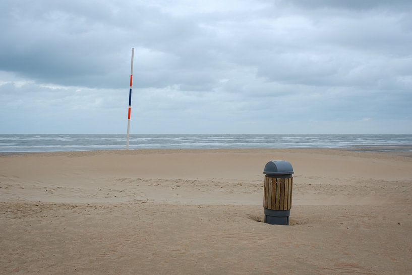 Mülleimer am Strand von Johan Vanbockryck