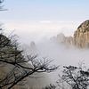 Gele Berg - Huang Shan, China  van Peter Apers
