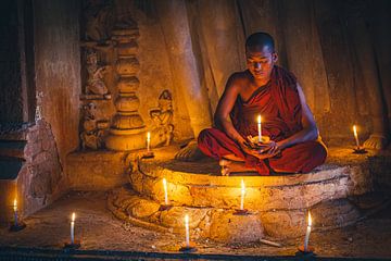 Jonge monnik in de tempels van Bagan van Roland Brack