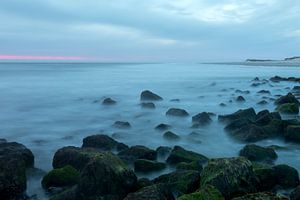 Beach sea and rocks with setting sun by Karijn | Fine art Natuur en Reis Fotografie