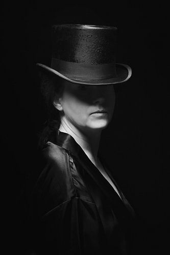 Woman with top hat