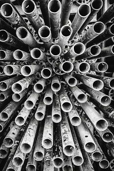 Tubes d'échafaudage en noir et blanc