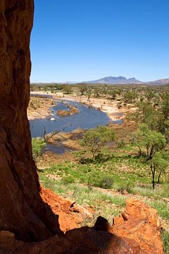 Glen Helen in Centraal Australië met Mt Sonder op de Achtergrond van Joyce van Dijk Fotografie