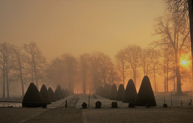 Magical sunrise castle garden Heeswijk_Dinther by Mieke van Helvoirt