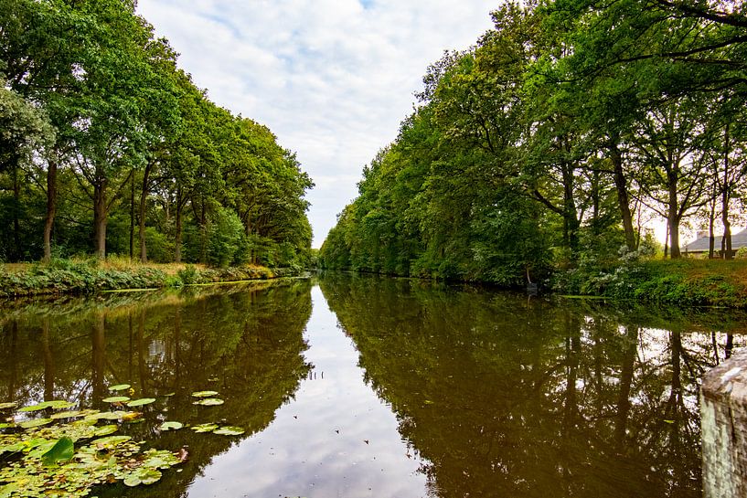 En typisch Nederlands kanaal par henry hummel