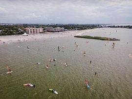 Windsurfers off the coast of Makkum by Ewold Kooistra