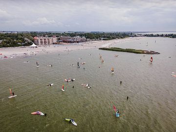 Windsurfers off the coast of Makkum by Ewold Kooistra