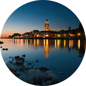 Deventer skyline @ night 1 van Lex Scholten