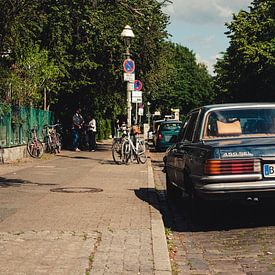 Oude Mercedes in Berlijn van Antoine Katgert