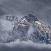 Berg in den Wolken von Edwin Mooijaart