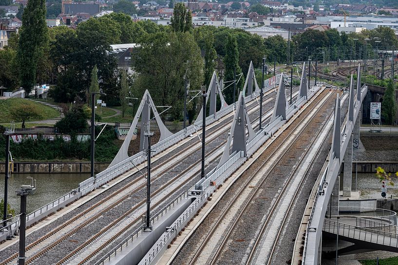 Neckarbrücke Stuttgart by Richard Wareham