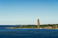 Uitzicht op Kiel Fjord en marine monument in Laboe