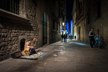 Luteplayer on the streets of downtown Barcelona. by Richard Janssen