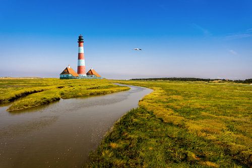 Zicht op de vuurtoren van Westerhever aan de Noordzee