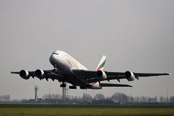 Airbus A380 stijgt op bij Schiphol van Remco Gerritsen