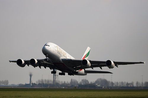Airbus A380 stijgt op bij Schiphol