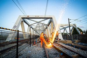 Arbeiten an der Eisenbahnbrücke in Weesp von Stefan Verkerk