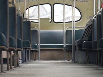 Stille nach der Reise – verlassener Bus
