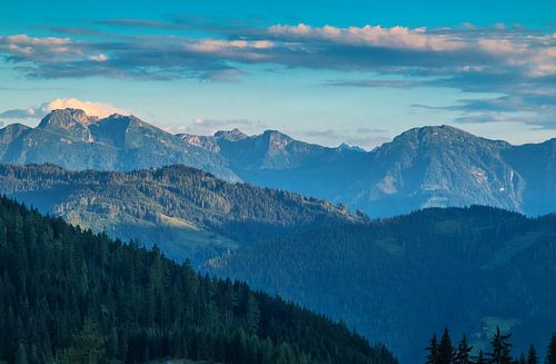 Alpen in Oostenrijk met avondlicht