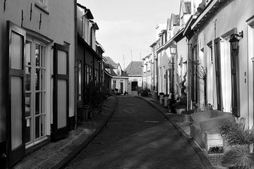Kromme Oosterwijk in Harderwijk in zwart-wit