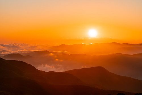 Zonsopgang boven de Ligurische Bergen