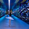 Balletttänzerin in einem Fußgängertunnel von Bob Janssen