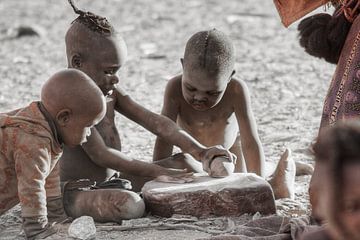 Himba kids playing van BL Photography