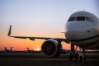 Privejet Airbus A319 tijdens zonsondergang