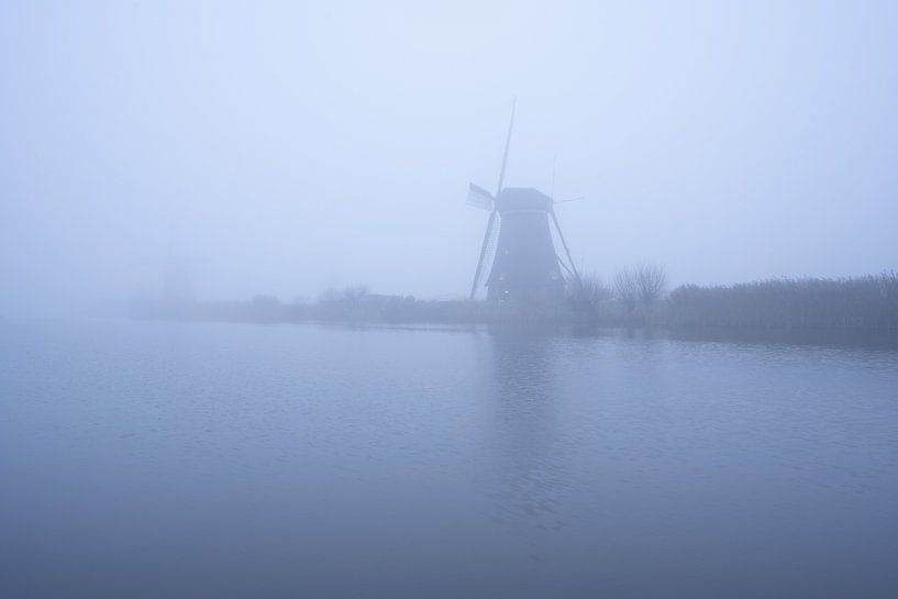 Foggy landscape Kinderdijk 3 by Björn van den Berg