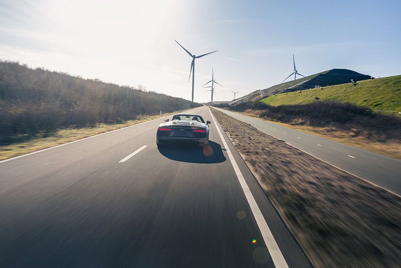 Audi R8 V10 mit atemberaubendem Blick auf den Ozean im Hintergrund von Sebastiaan van 't Hoog