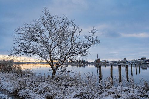 View over the Warnow to Rostock in winter