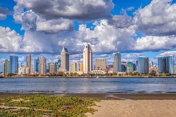 Perfecte wolken boven de skyline van San Diego van Joseph S Giacalone Photography