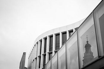 Oud en nieuw stadhuis op de Markt in Maastricht