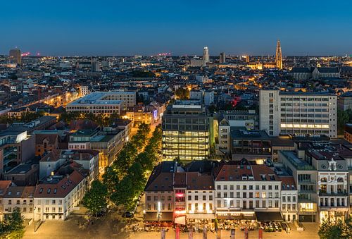 De skyline van Antwerpen in de nacht