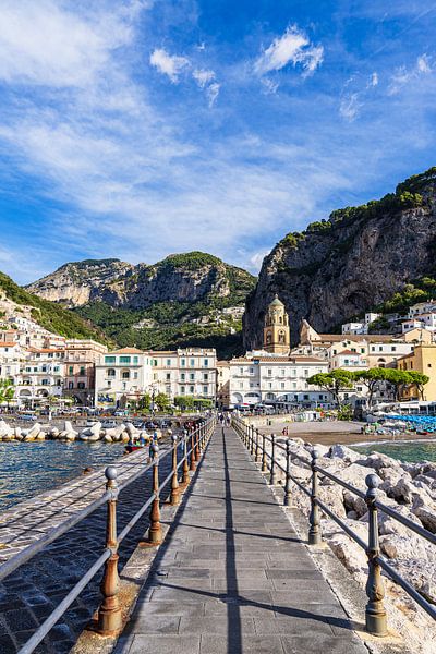 Vue d'Amalfi sur la côte amalfitaine en Italie par Rico Ködder