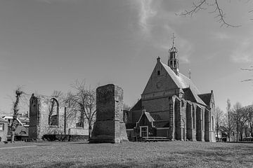 Ruïnekerk in ander licht van Rob Donders Beeldende kunst