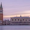 Venetië in paars avondgloed - panorama van Teun Ruijters