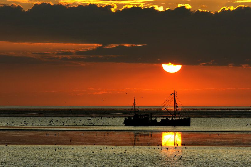 Fishing vessel by henk Tigchelaar