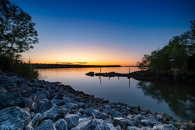 Zonsopkomst aan het water van Alvin Aarnoutse