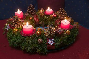 advent wreath with four lighted red candles, glittering cones an by SusaZoom