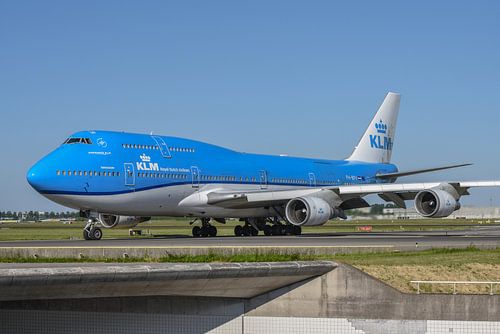 KLM Boeing 747-400M combi, the PH-BFV, painted in its most recent livery, taxies towards Polderbaan 