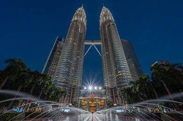 Petronas Twin Towers bij avond